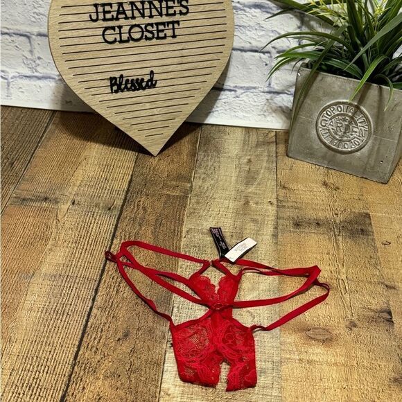 Victoria’s Secret NWT very sexy strappy lace crotchless thong panty - Picture 7 of 8